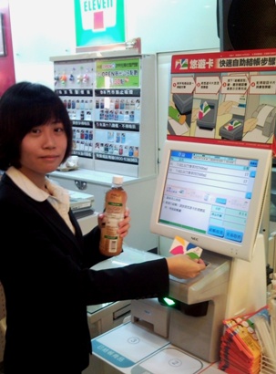 7-ELEVEN創新導入自助POS結帳、無人櫃台，3個動作一手搞定  實現智慧超商便利生活願景