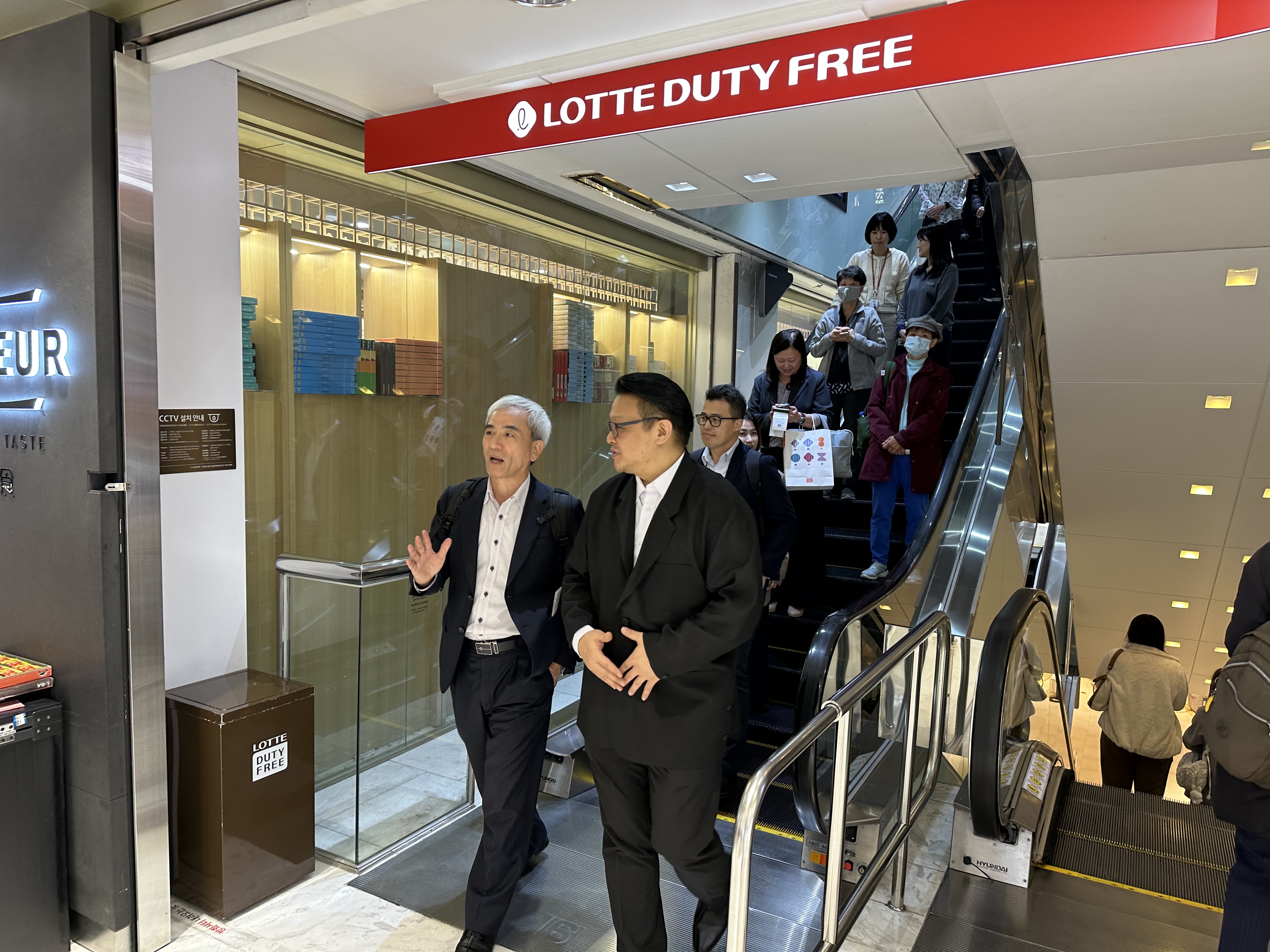 悠遊卡董事長跨國交流 韓國樂天免稅店相見歡